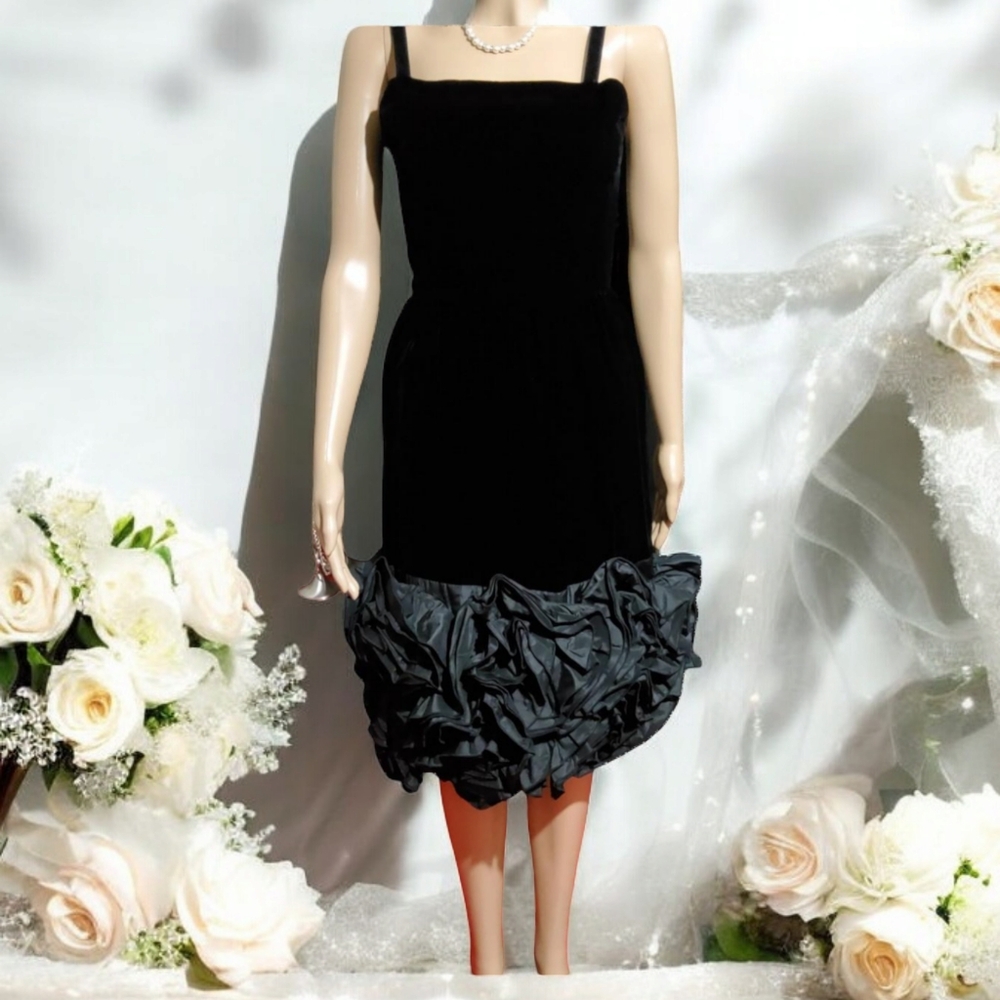 VINTAGE OSCAR DE LA RENTA BLACK DRESS